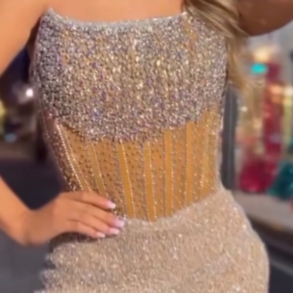 Ashley Lauren 4564